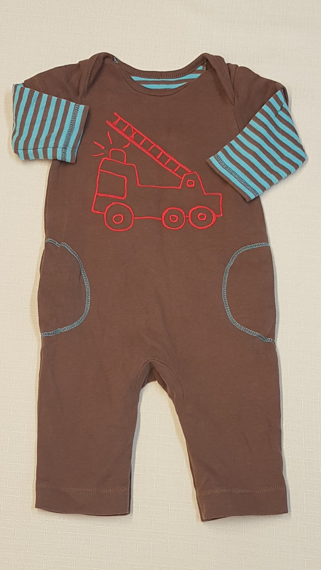 MOTHERCARE   NAGYON ÉDES TŰZOLTÓ AUTÓS KEZES LÁBAS KISFIÚNAK 62 Hover Image