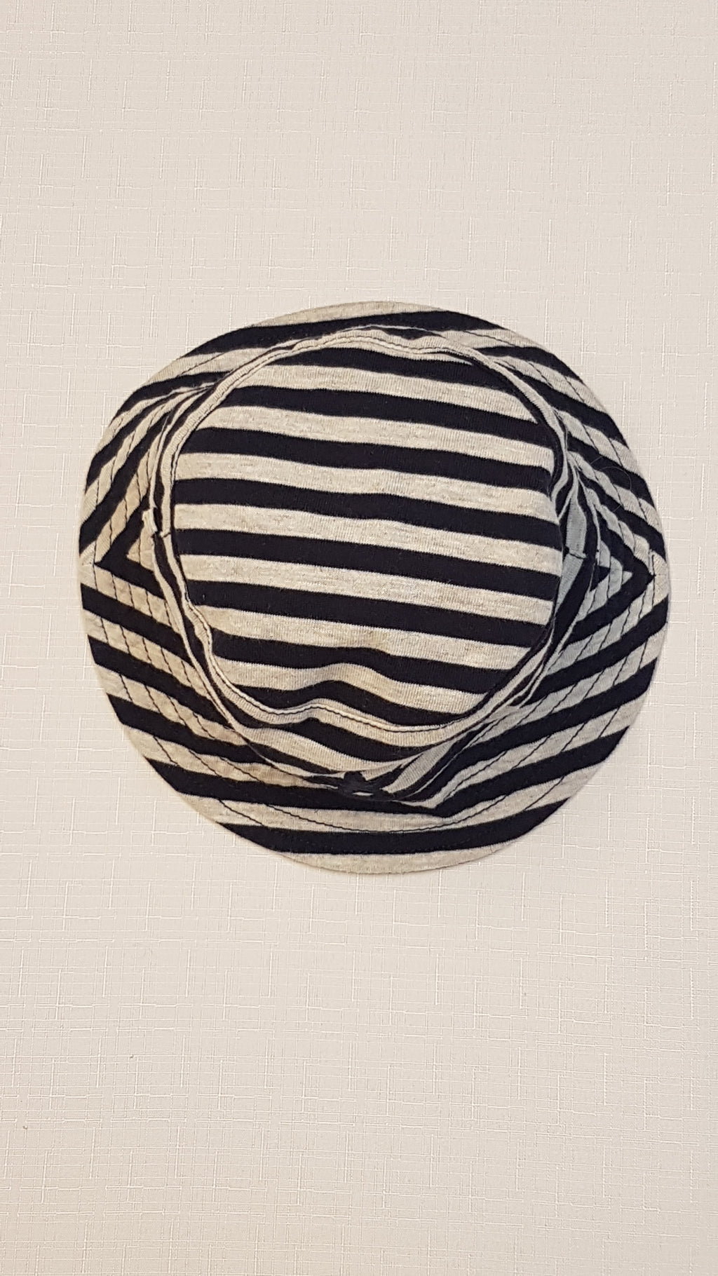 GEORGE SÖTÉTKÉK-FEHÉR CSÍKOS,UNISEX KALAP 74-80