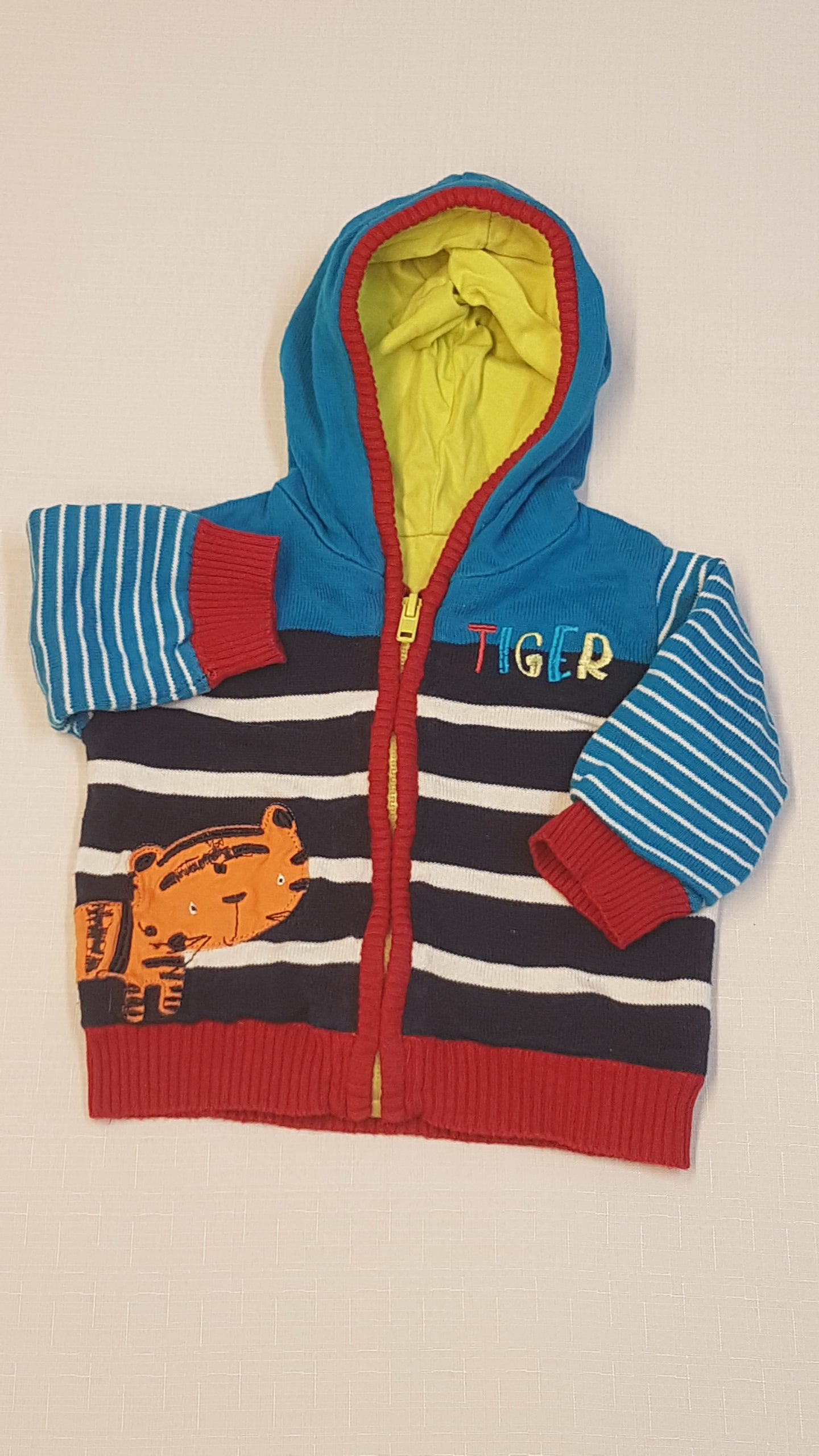 GEORGE TIGRISES KISFIÚ,KAPUCNIS,CIPZÁROS PULÓVER 62