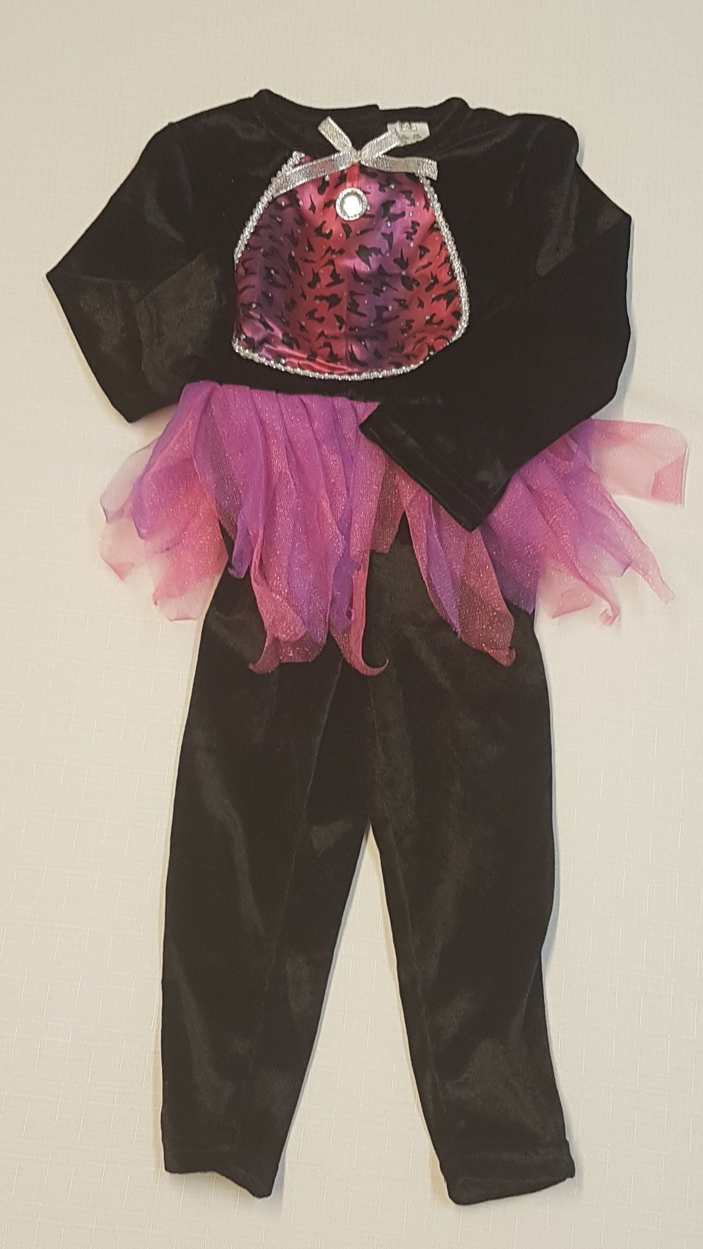 ÚJ F&F              KÜLÖNLEGES, CSAJOS KISLÁNY KEZES-LÁBAS, FÉNYES TÜLLÖS SZOKNYÁCSKÁVAL 92