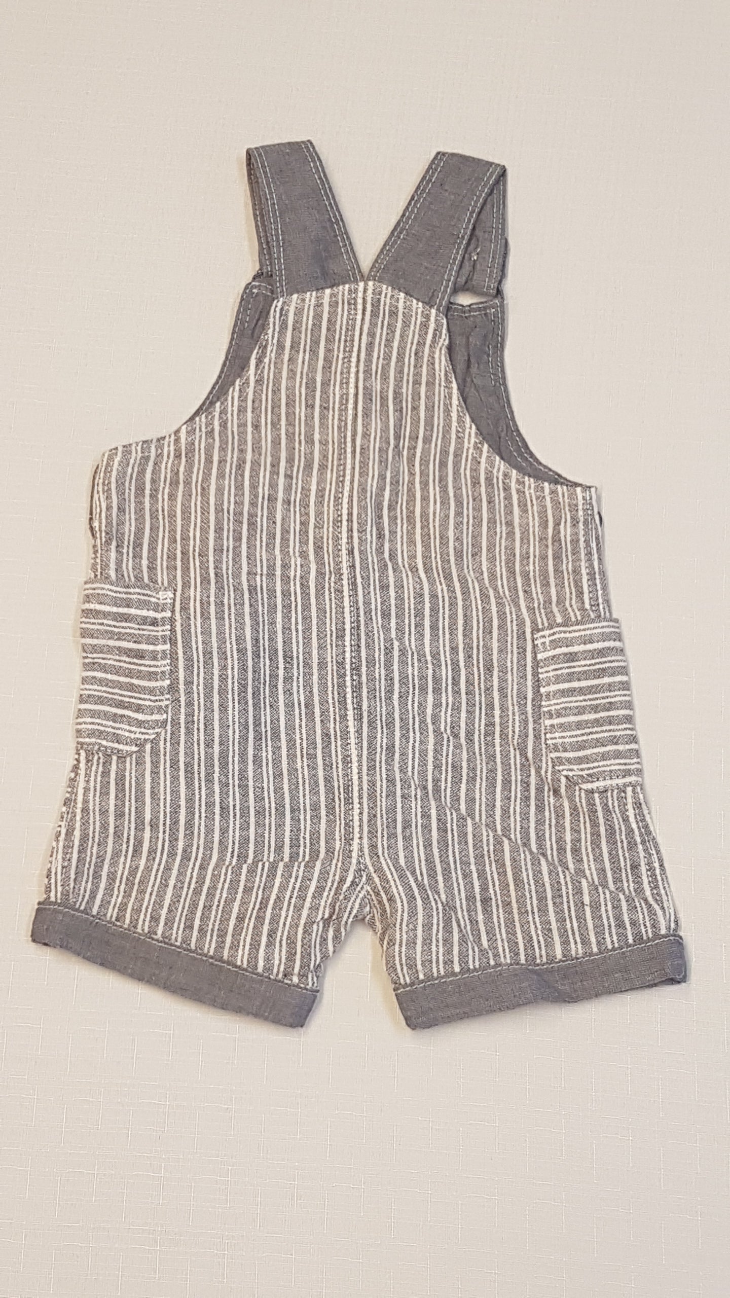 ÚJ GEORGE                 KANTÁROS, ARANYOS KISFIÚ RÖVIDNADRÁG 56-62