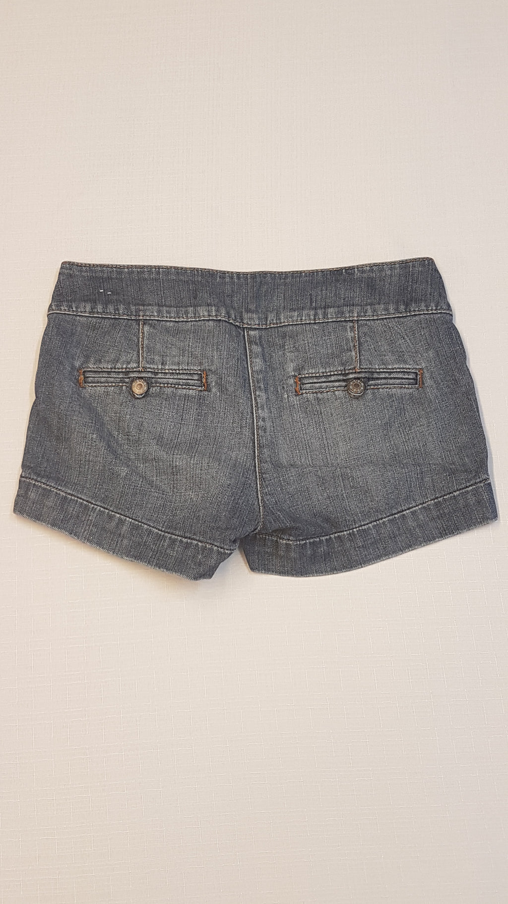 MOTTO TRENDI,KOPTATOTT,KÉTOLDALT VÉGIG GOMBOS,KISLÁNY FARMER RÖVIDNADRÁG 158-164