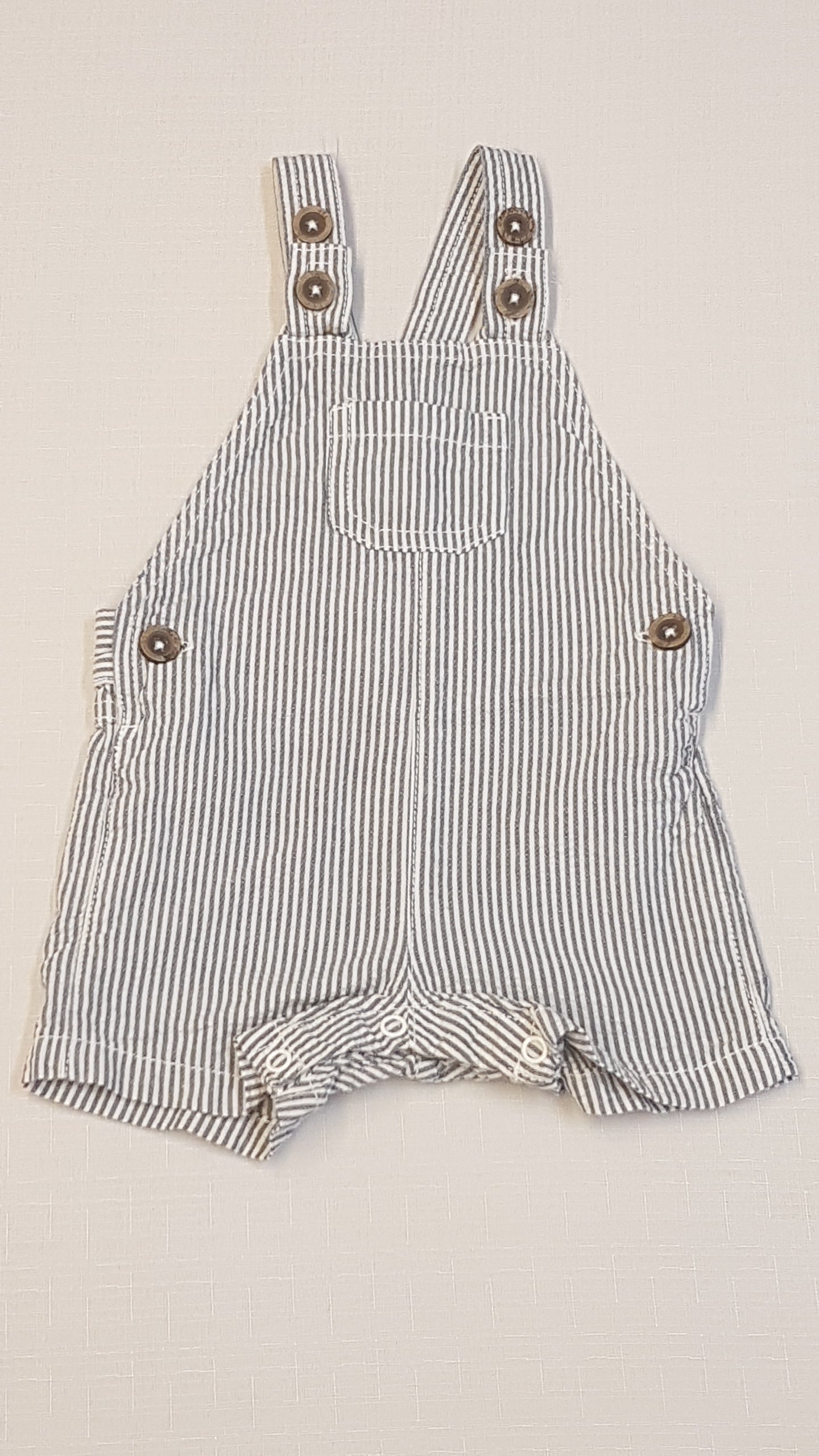 F&F                    CSÍKOS, KANTÁROS KISFIÚ NACI 62