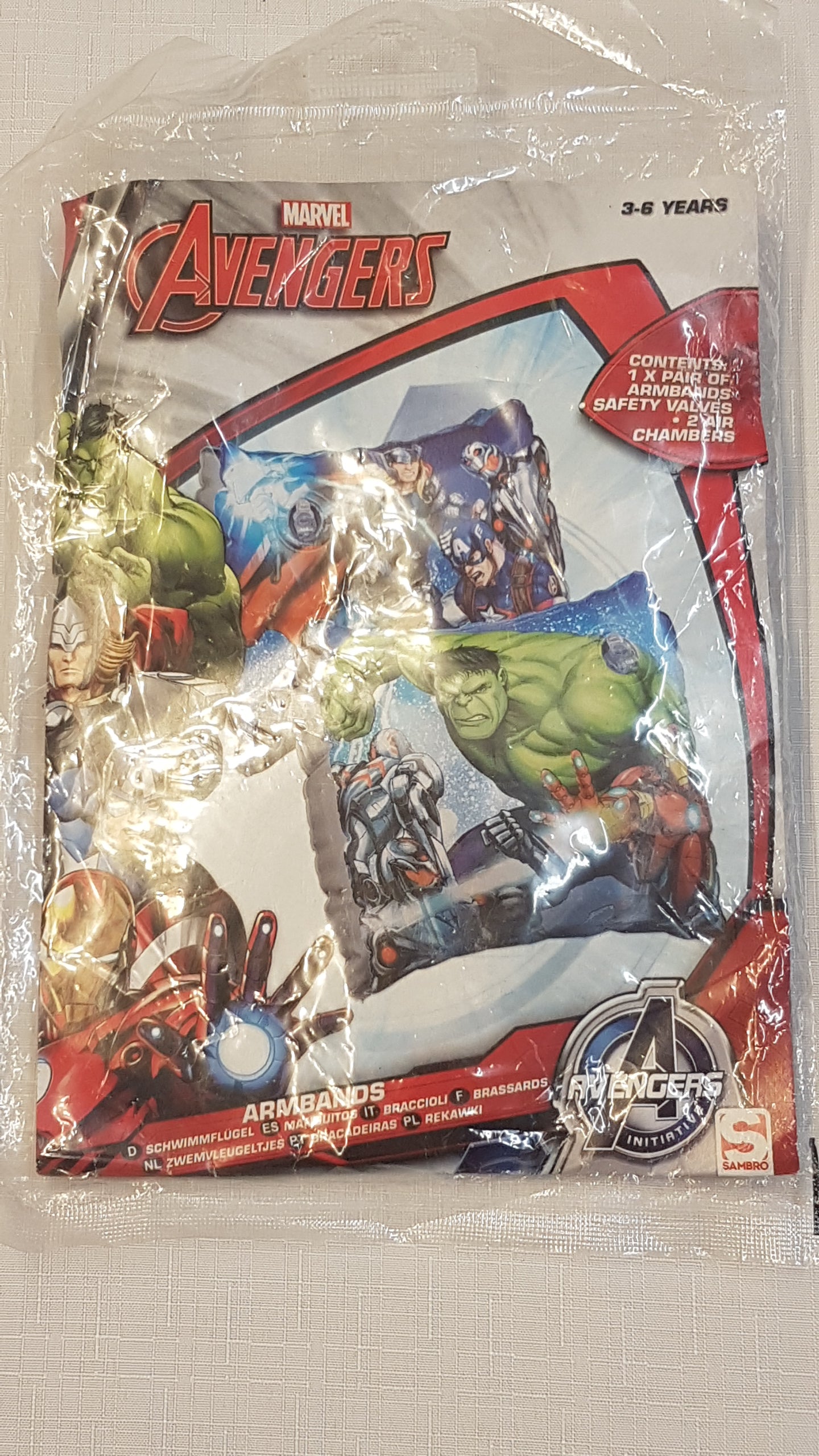 CÍMKÉS MARVEL AVANGERS KISFIÚ KARÚSZÓ