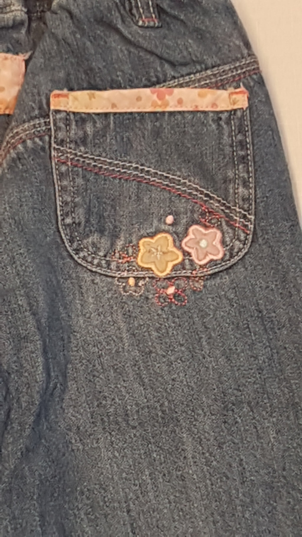 MOTHERCARE HÍMZETT,KOPTATOTT,KISLÁNY FARMERNADRÁG,VÉKONY BÉLÉSSEL 80