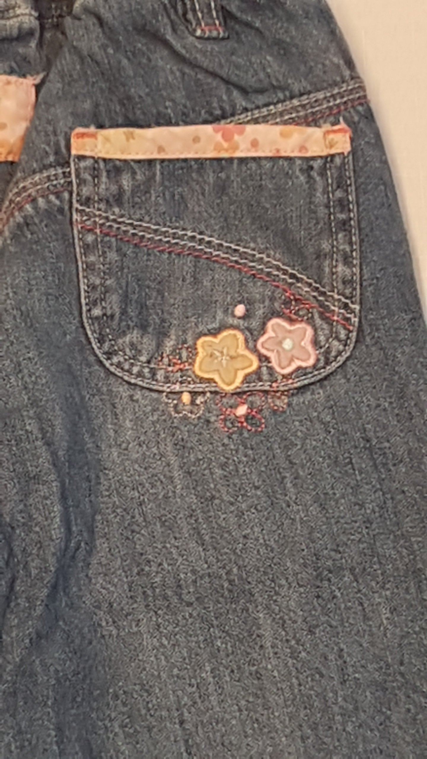 MOTHERCARE HÍMZETT,KOPTATOTT,KISLÁNY FARMERNADRÁG,VÉKONY BÉLÉSSEL 80