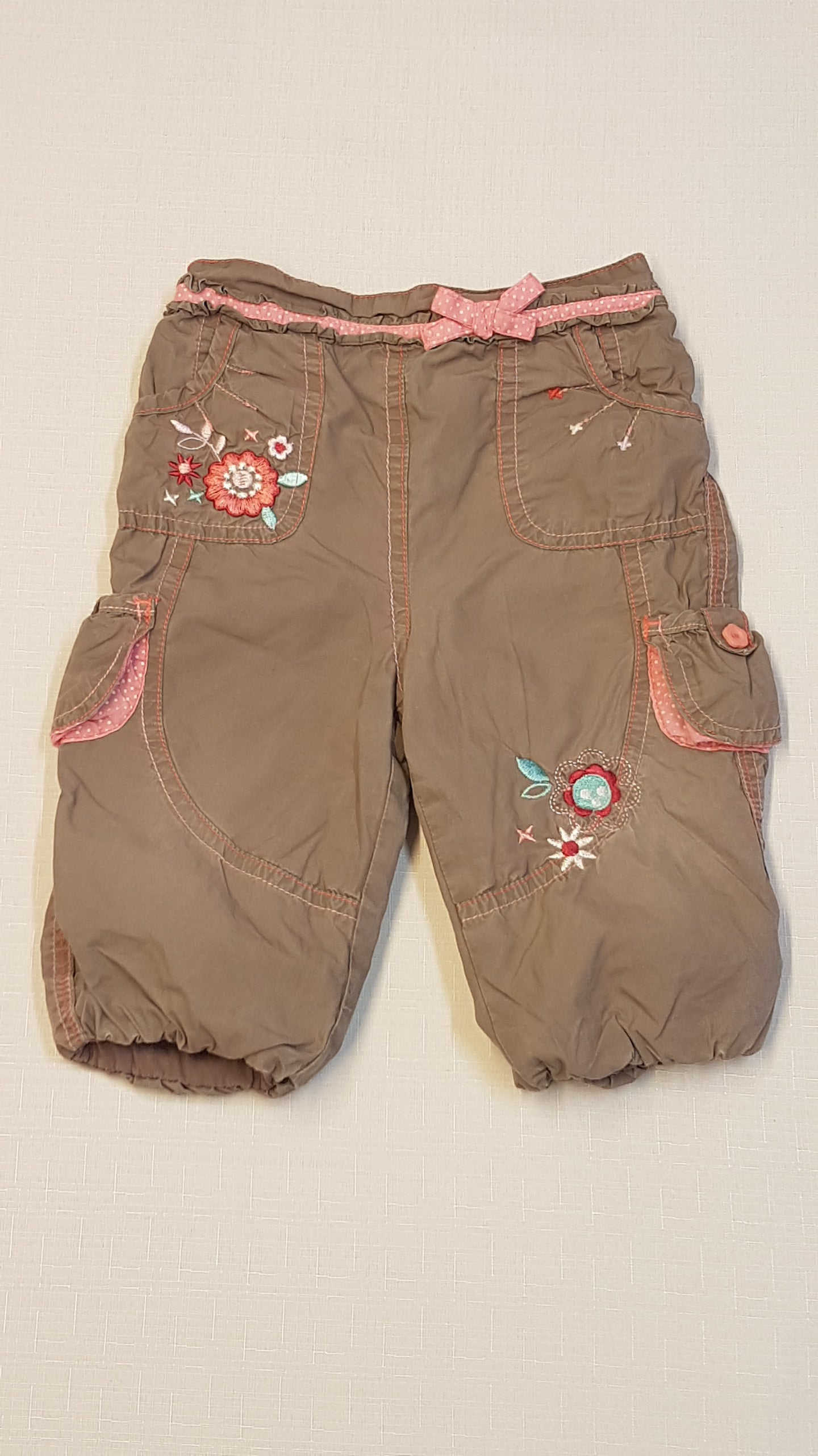 M&CO BABY HÍMZETT VIRÁGOS,BÉLELT,ARANYOS KISLÁNY NACI 80