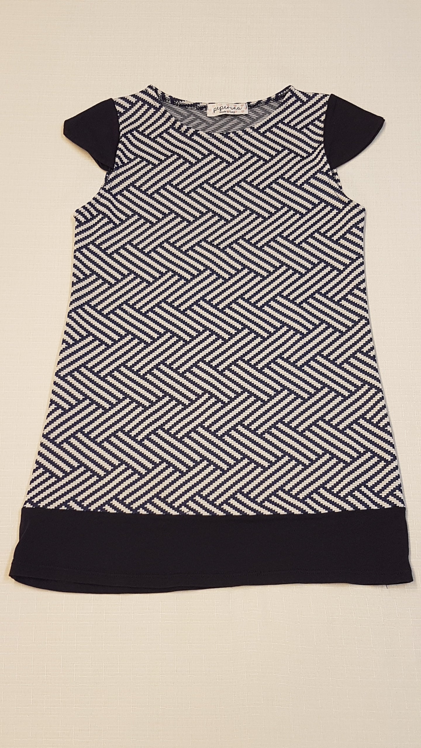 PEPERINA OLASZ DESIGNER SÖTÉTKÉK-FEHÉR MINTÁS  KISLÁNY RUHA 122