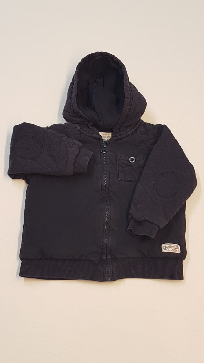 JUNIOR J SÖTÉTKÉK,KAPUCNIS KISFIÚ PULÓVER 92 Hover Image