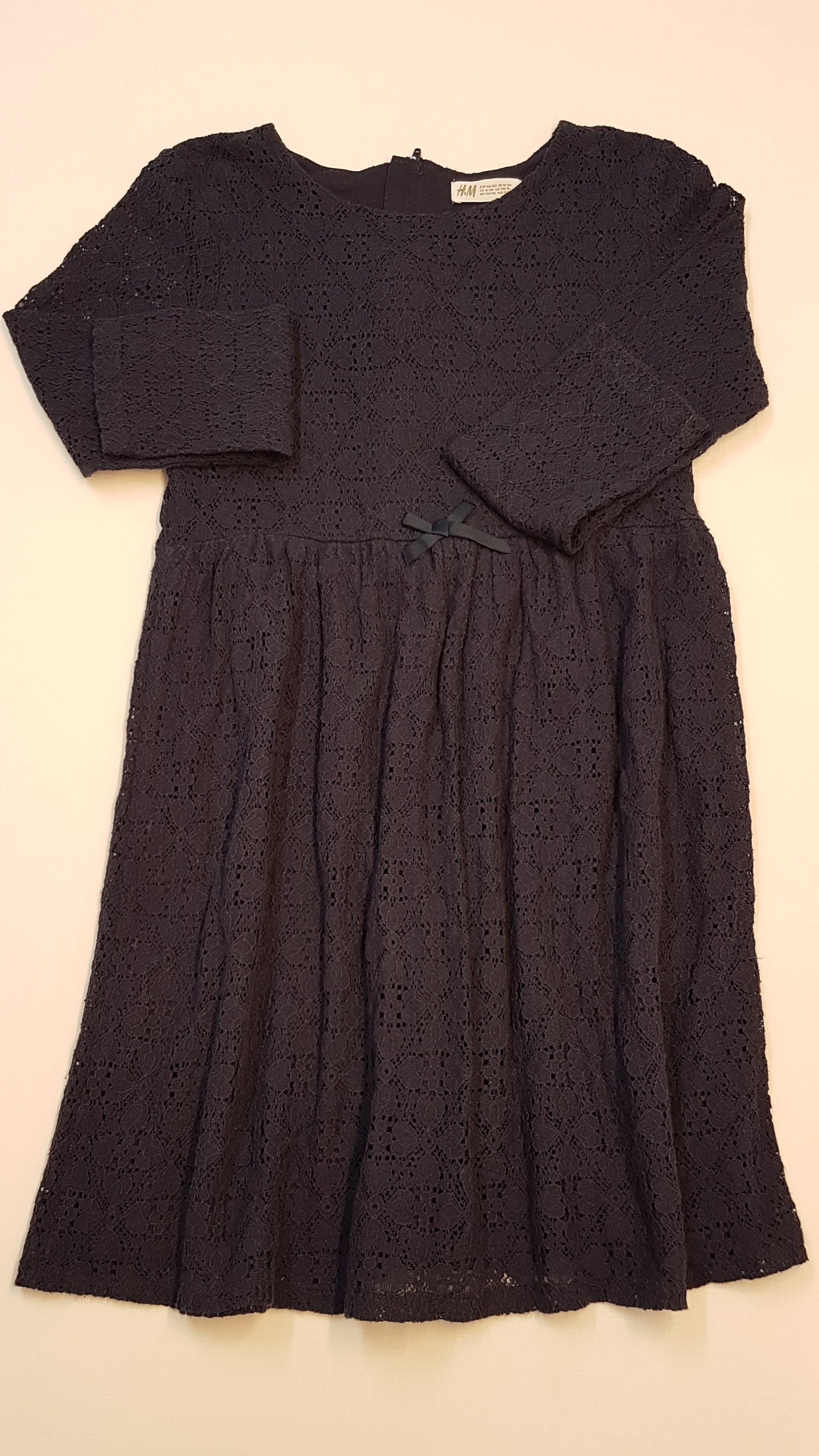 H&M SÖTÉTKÉK,CSIPKÉS,TRENDI KISLÁNY RUHA 146-152