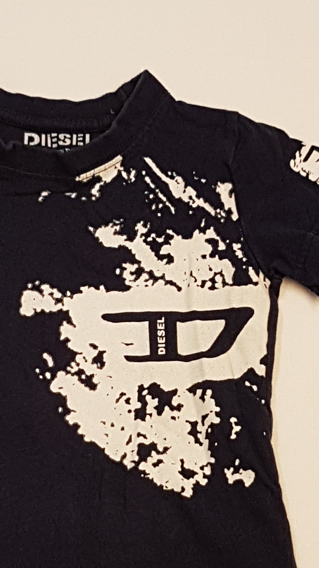 DIESEL PRÉMIUM MINŐSÉGŰ,SÖTÉTKÉK,FELIRATOS,VAGÁNY KISFIÚ PÓLÓ 56-62