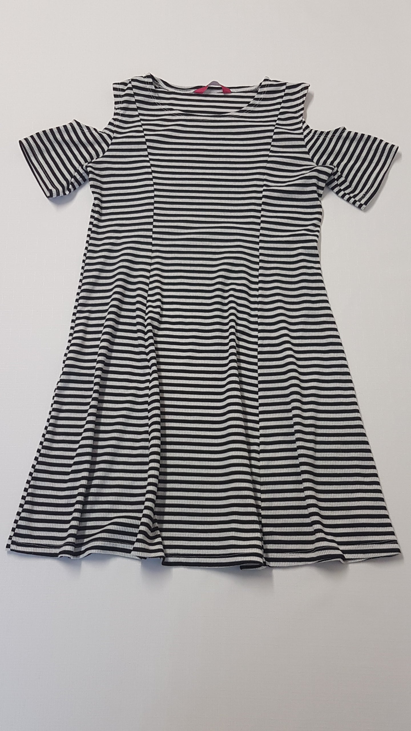 YOUNG DIMENSION VÉKONY CSÍKOS KISLÁNY CSINI RUHA 146