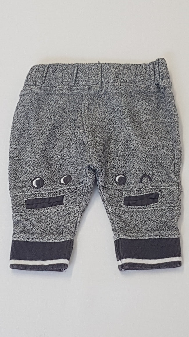 NUTMEG ARANYOS,TÉRDRÉSZNÉL MOSOLYGÓ FIGURÁS,KISFIÚ PAMUT NACI 56 Hover Image