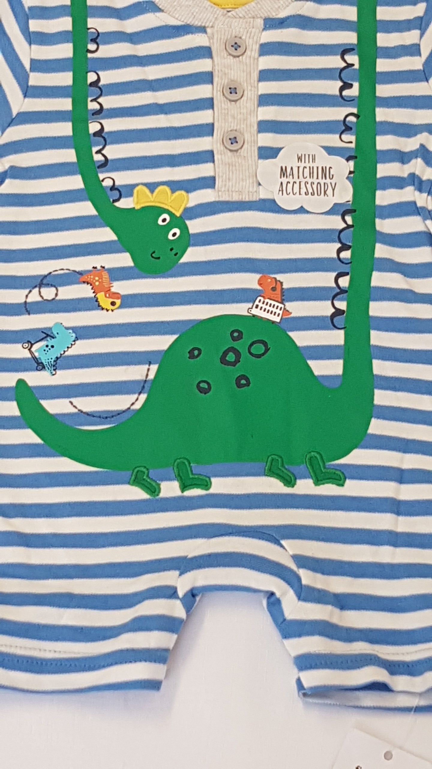 CÍMKÉS GEORGE DÍNÓS KISFIÚ NAPOZÓ 50-56