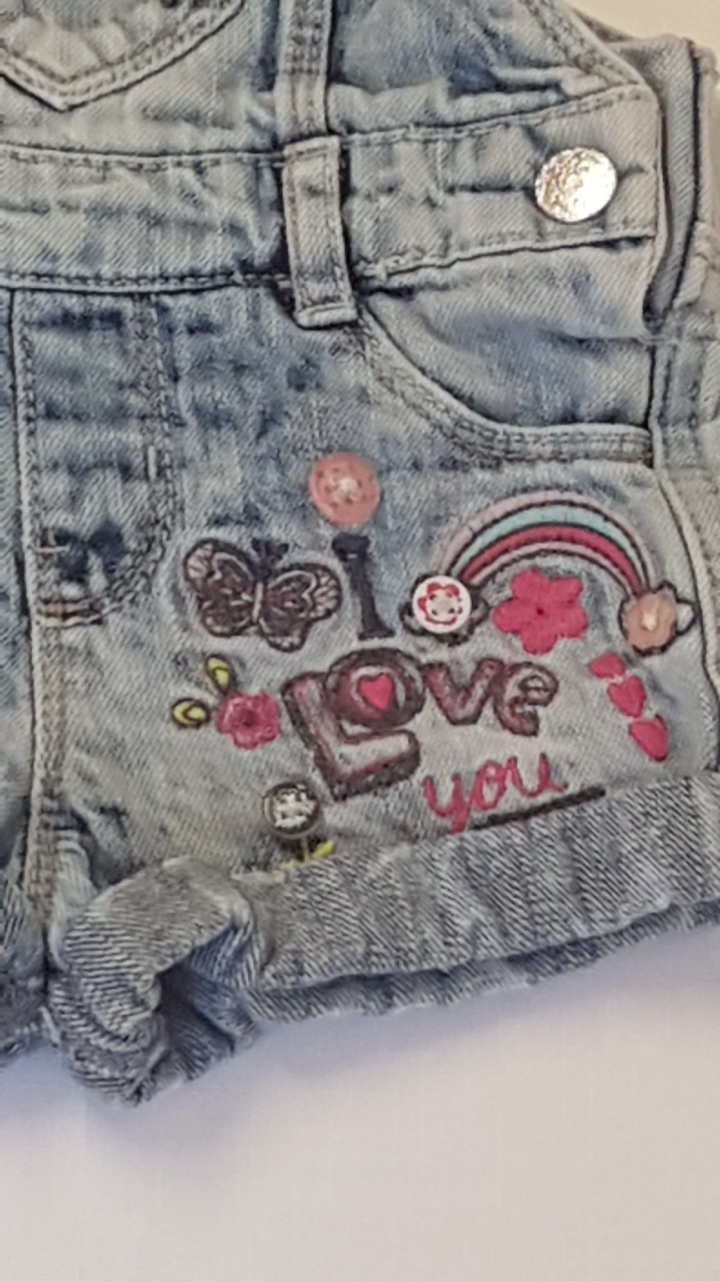 F&F KIDS I LOVE YOU FELIRATÚ,SZÍVECSKÉS,KANTÁROS KISLÁNY FARMER RÖVIDNADRÁG 68