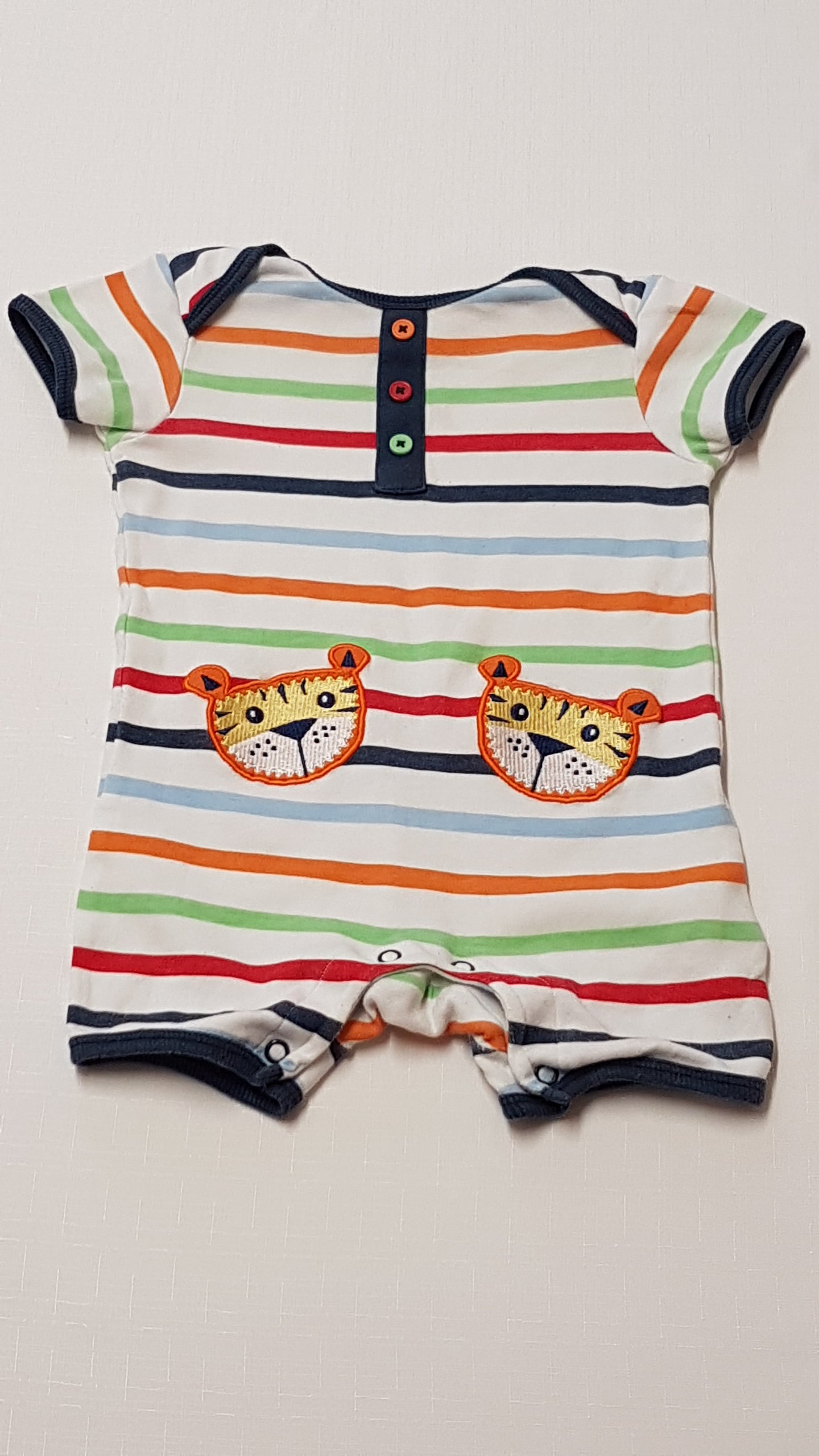 M&CO BABY OROSZLÁNFEJES,CSÍKOS KISFIÚ RUCI 74