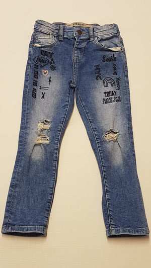 DENIM CO. HÍMZETT,FELIRATOS,KOPTATOTT,VAGÁNY KISLÁNY FARMERNADRÁG,ÁLLÍTHATÓ GUMIS DERÉKRÉSSZEL 110