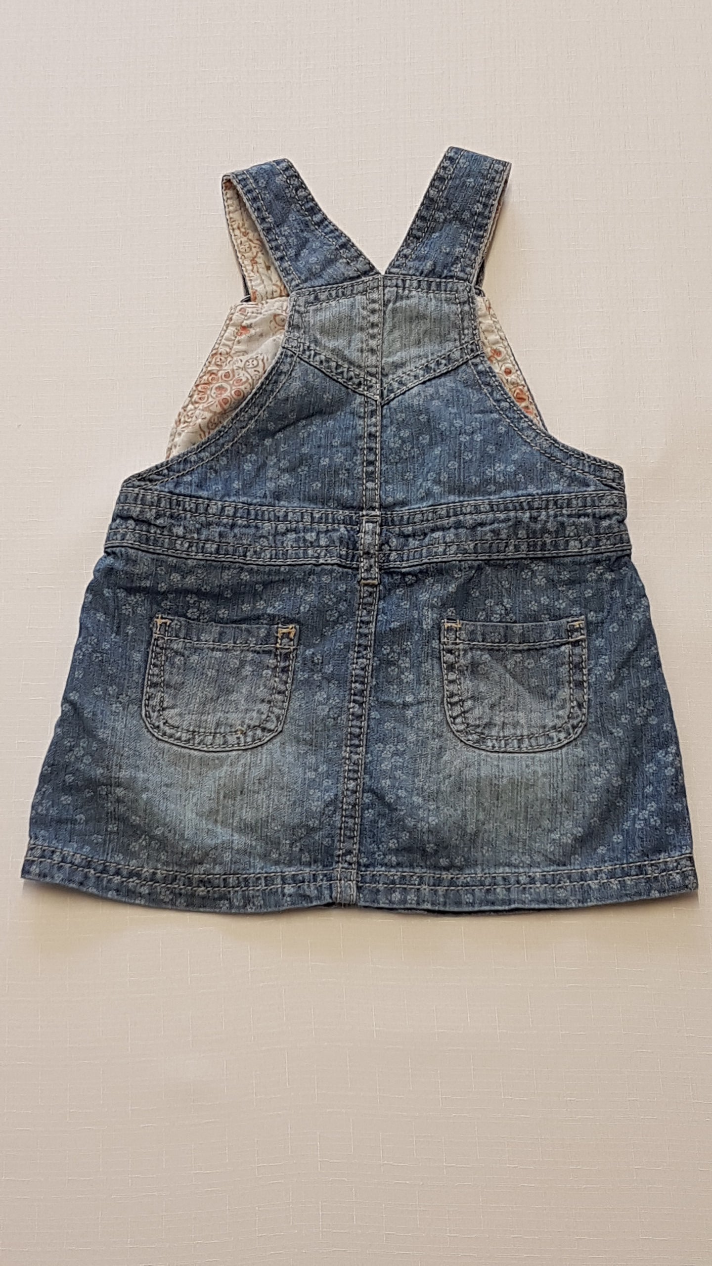 F&F KIDS KOPTATOTT,APRÓMINTÁS,KANTÁROS KISLÁNY FARMER RUHA 74