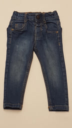 F&F KIDS KOPTATOTT KISFIÚ FARMERNADRÁG,ÁLLÍTHATÓ GUMIS DERÉKRÉSSZEL 74