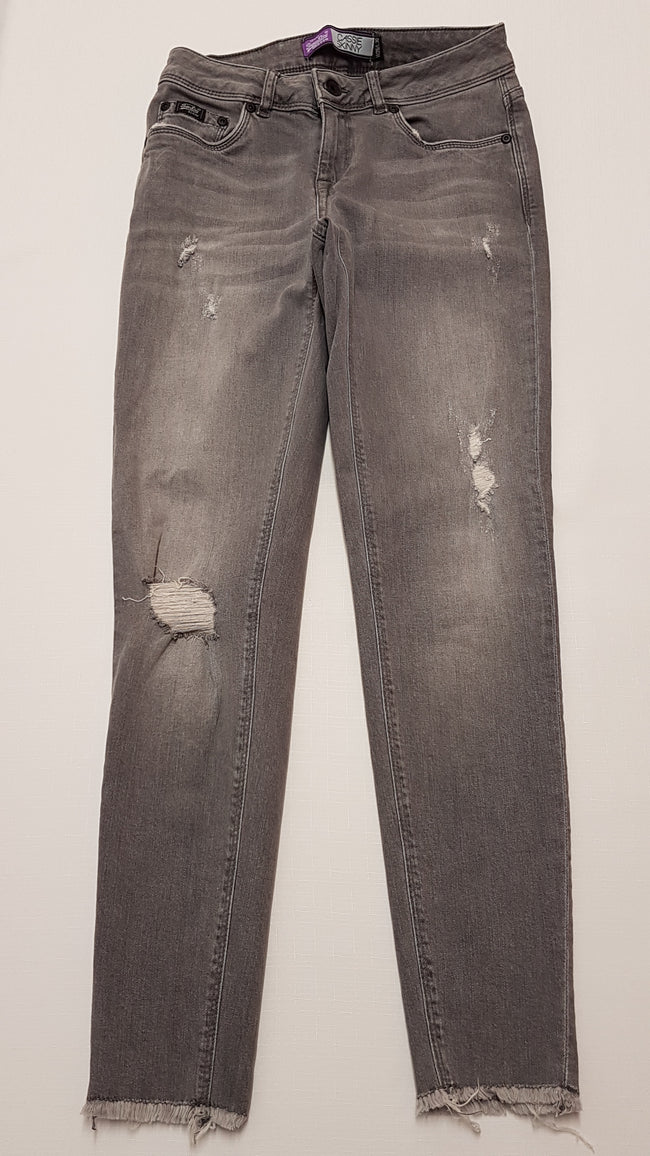 SUPER DRY CASSIE SKINNY,SZTRECSI KOPTATOTT,TRENDI KISFIÚ SZÜRKE FARMERNBADRÁG 152-158 Main Image