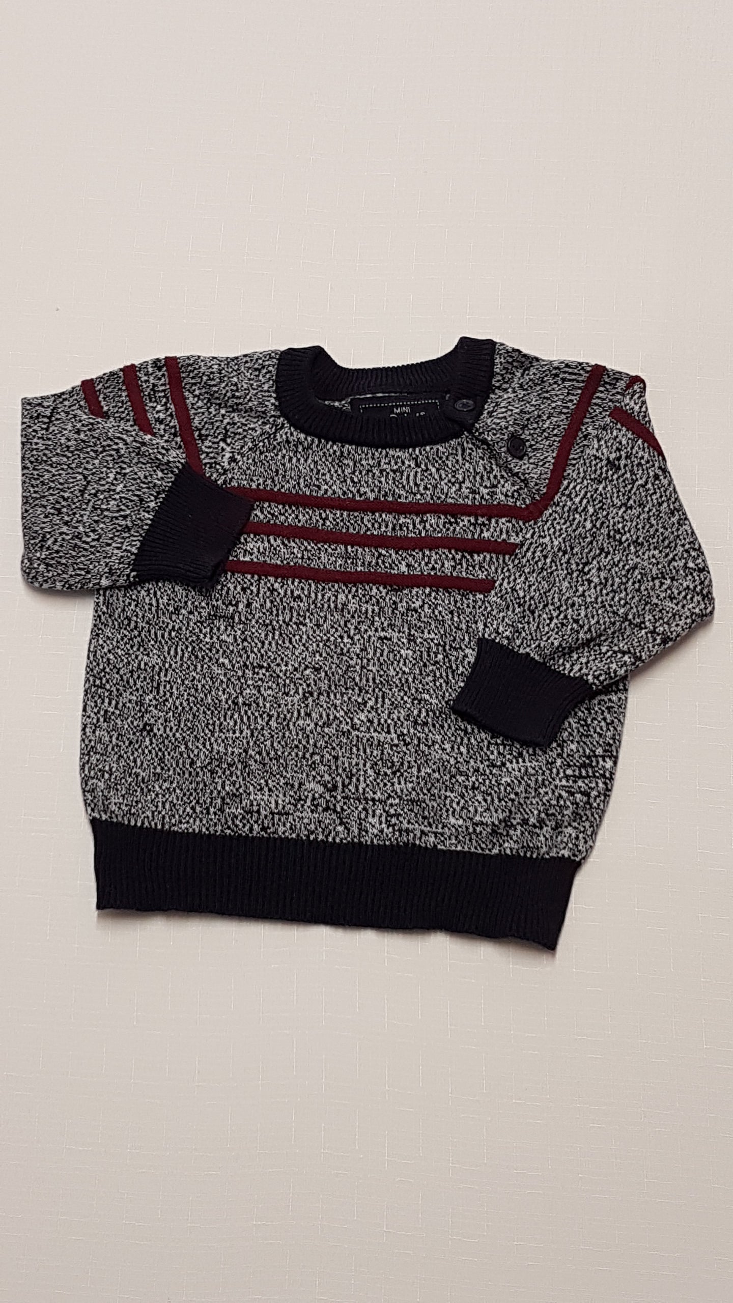 MINI REBEL BORDÓ CSÍKOS,VÁLLRÉSZNÉL GOMBOS,ELEGÁNS KISFIÚ PULÓVER 68