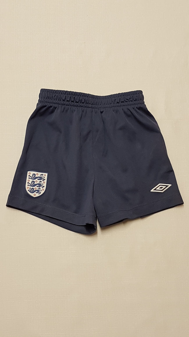 UMBRO ANGOL VÁLOGATOTT KISFIÚ SPORT RÖVIDNACI 80-86 Hover Image