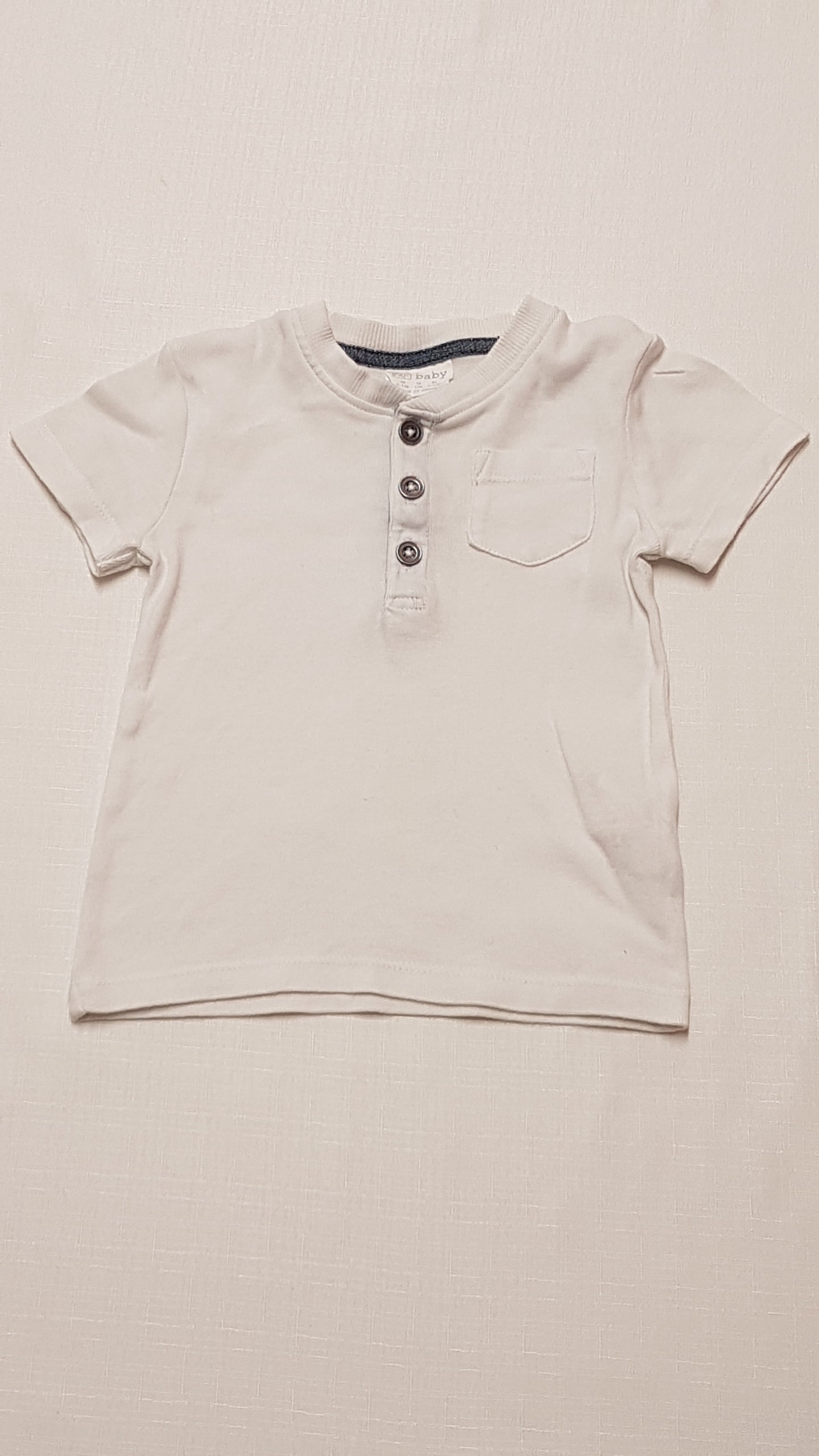 F&F KIDS GOMBOS,FEHÉR SZÍNŰ KISFIÚ PÓLÓ 80