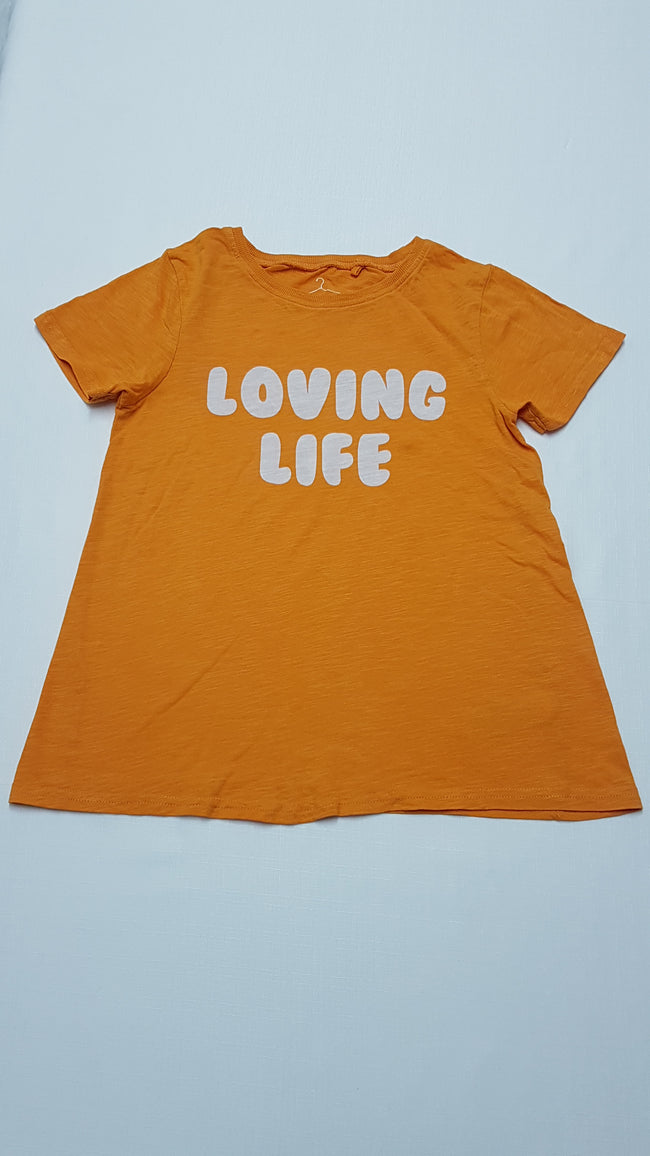 NEXT LOVING LIFE  FELIRATÚ,MUSTÁRSZÍNŰ KISLÁNY PÓLÓ 140 Hover Image