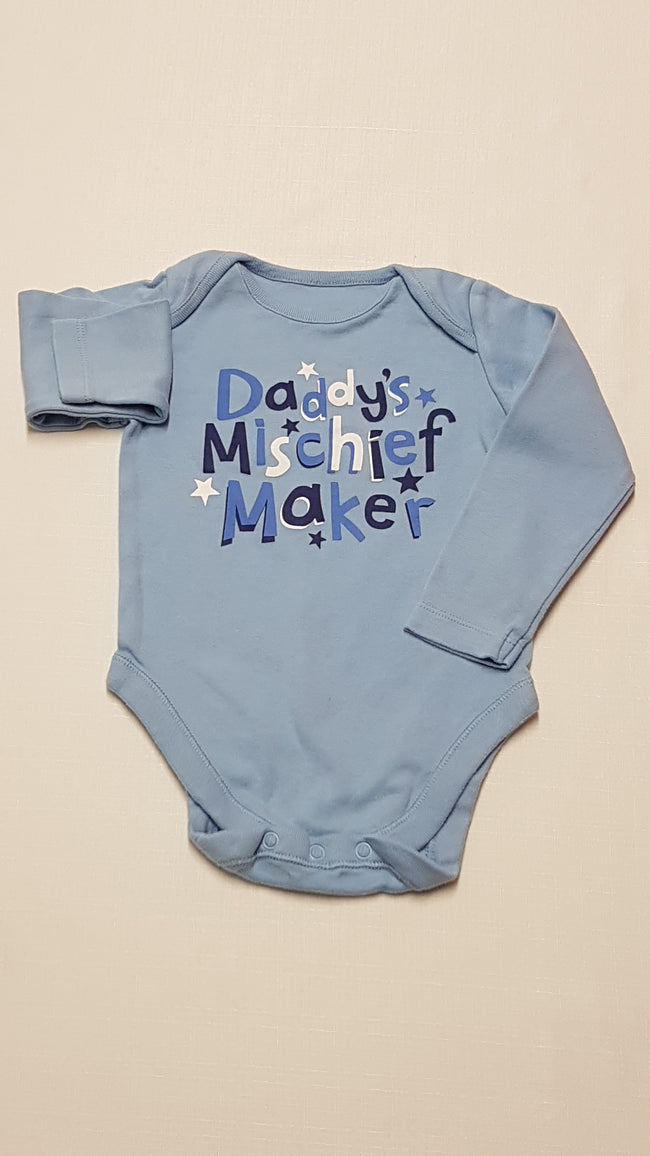 F&F KIDS DADDYS MISCHIEF MAKER FELIRATÚ KISFIÚ BODY 80 Hover Image