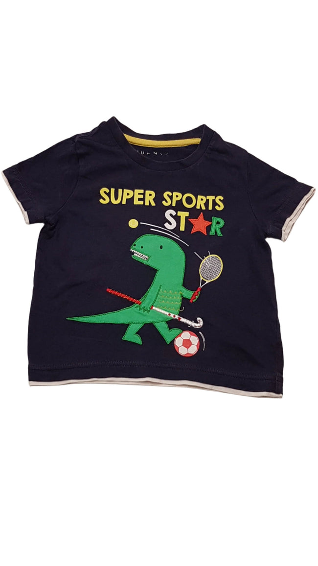 NUTMEG SUPER SPORT STAR FELIRATÚ ,DÍNÓS KISFIÚ PÓLÓ 92 Hover Image