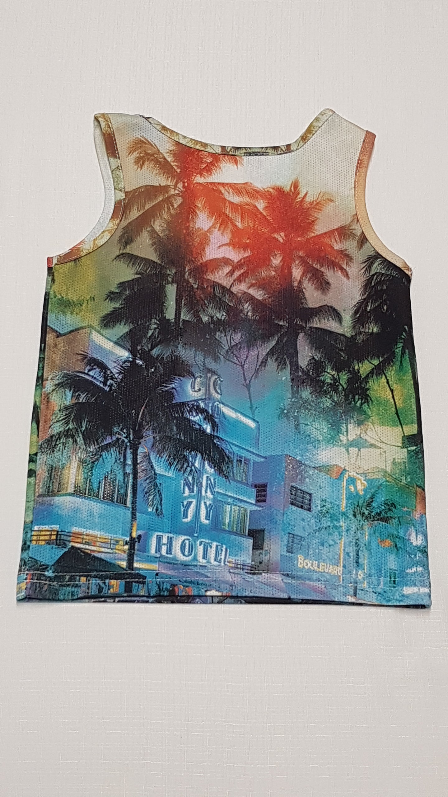 PRIMARK FELIRATOS,PÁLMAFÁS,LAZA KISFIÚ TRIKÓ 104