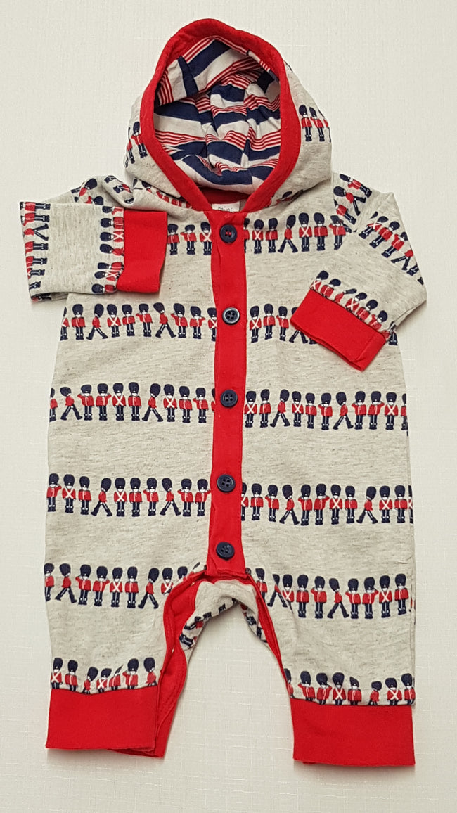 MINI CLUB EXTRAMINŐSÉGŰ,KAPUCNIS,GOMBOS,EGYEDI MINTÁS KISFIÚ PLAYSUIT 56 Hover Image