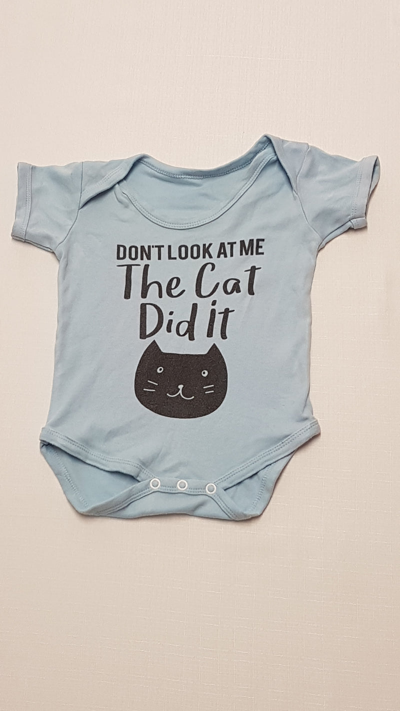 FELIRATOS,CICAFEJES UNISEX BODY 68