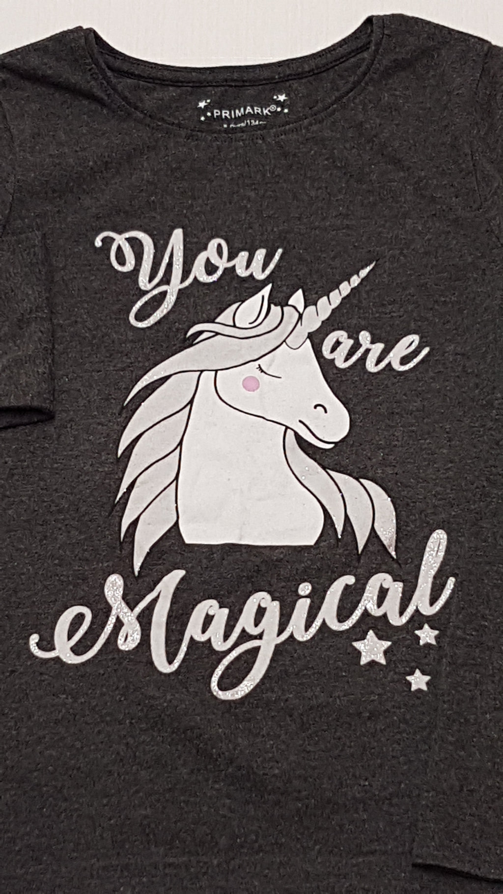 PRIMARK EZÜST CSILLÁMPOROS,UNICORNOS KISLÁNY FELSŐ 134