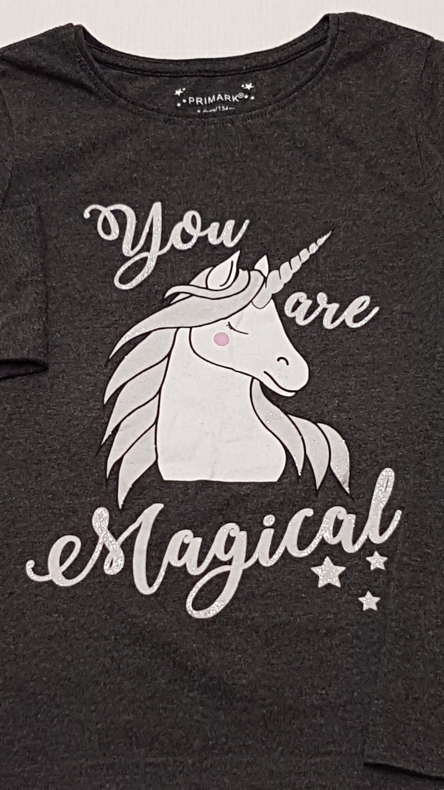 PRIMARK EZÜST CSILLÁMPOROS,UNICORNOS KISLÁNY FELSŐ 134