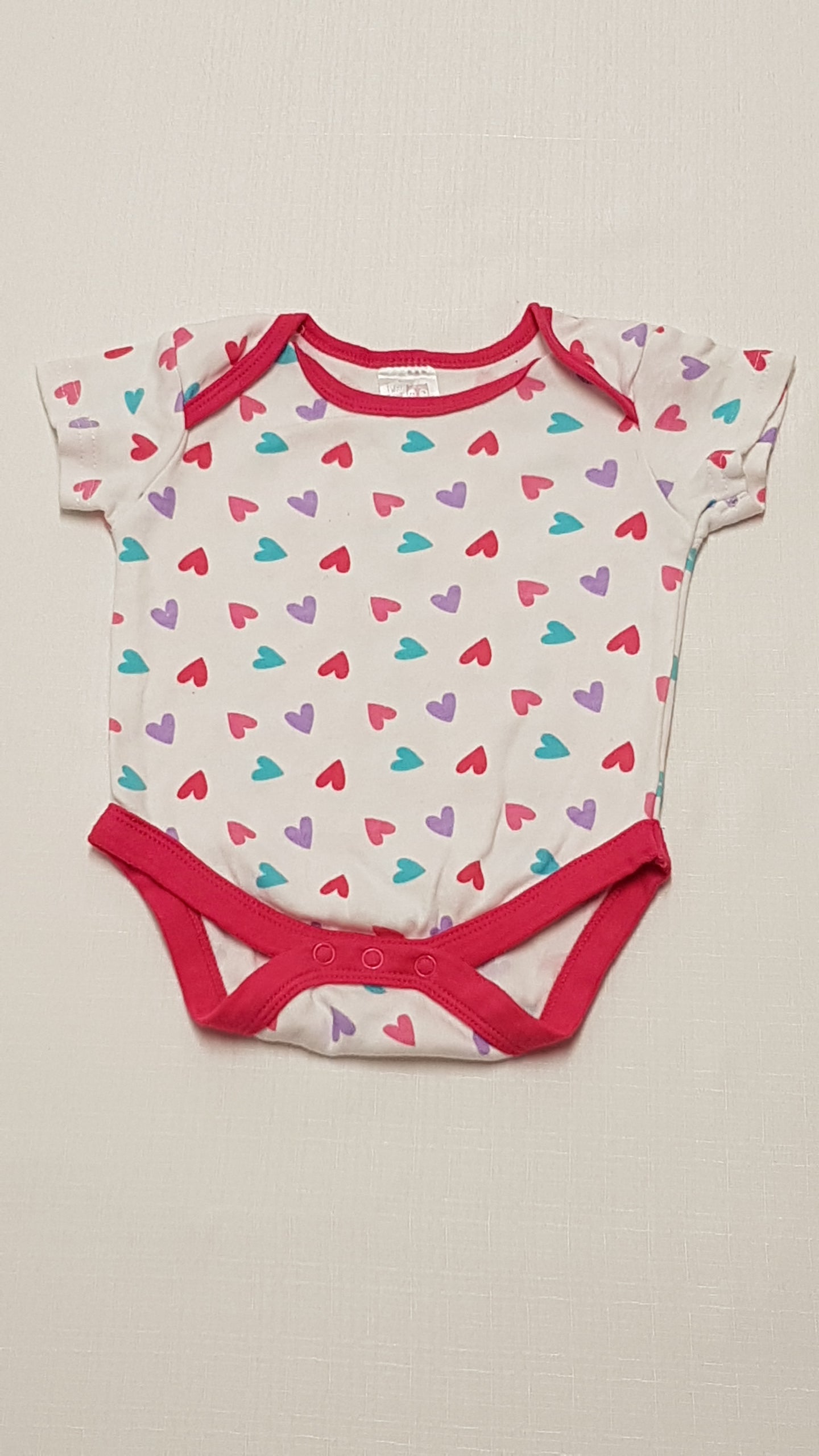 SZÍNES,SZIVECSKÉS,CUKI KISLÁNY BODY 62-68