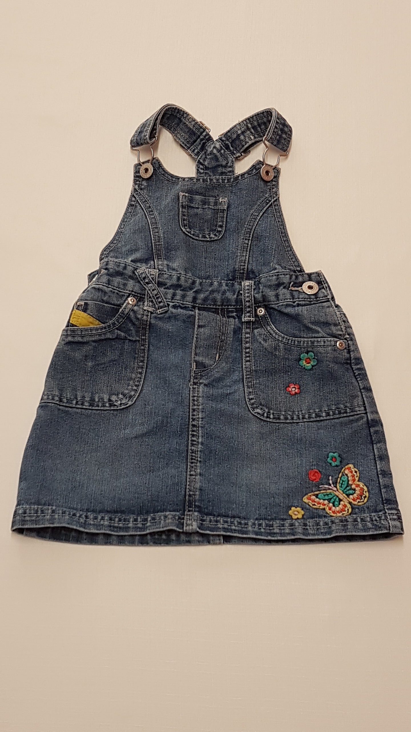 DEBENHAMS SZÍNES,HÍMZETT,VIRÁGOS,PILLANGÓS,KANTÁROS KISLÁNY FARMER RUHA 98