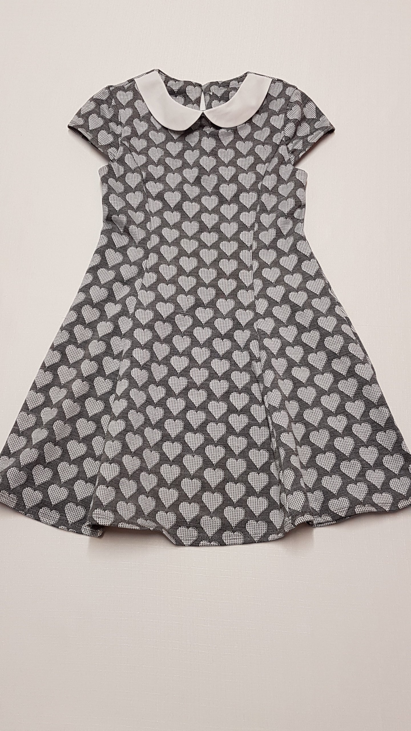 M&S KIDS FEHÉR KÖR GALLÉROS,SZÍVECSKÉS,ELEGÁNS KISLÁNY RUHA 134