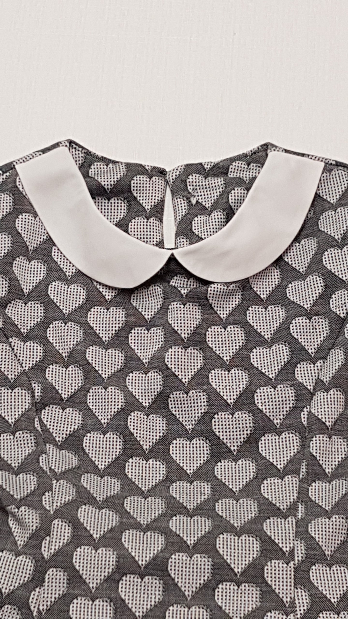 M&S KIDS FEHÉR KÖR GALLÉROS,SZÍVECSKÉS,ELEGÁNS KISLÁNY RUHA 134