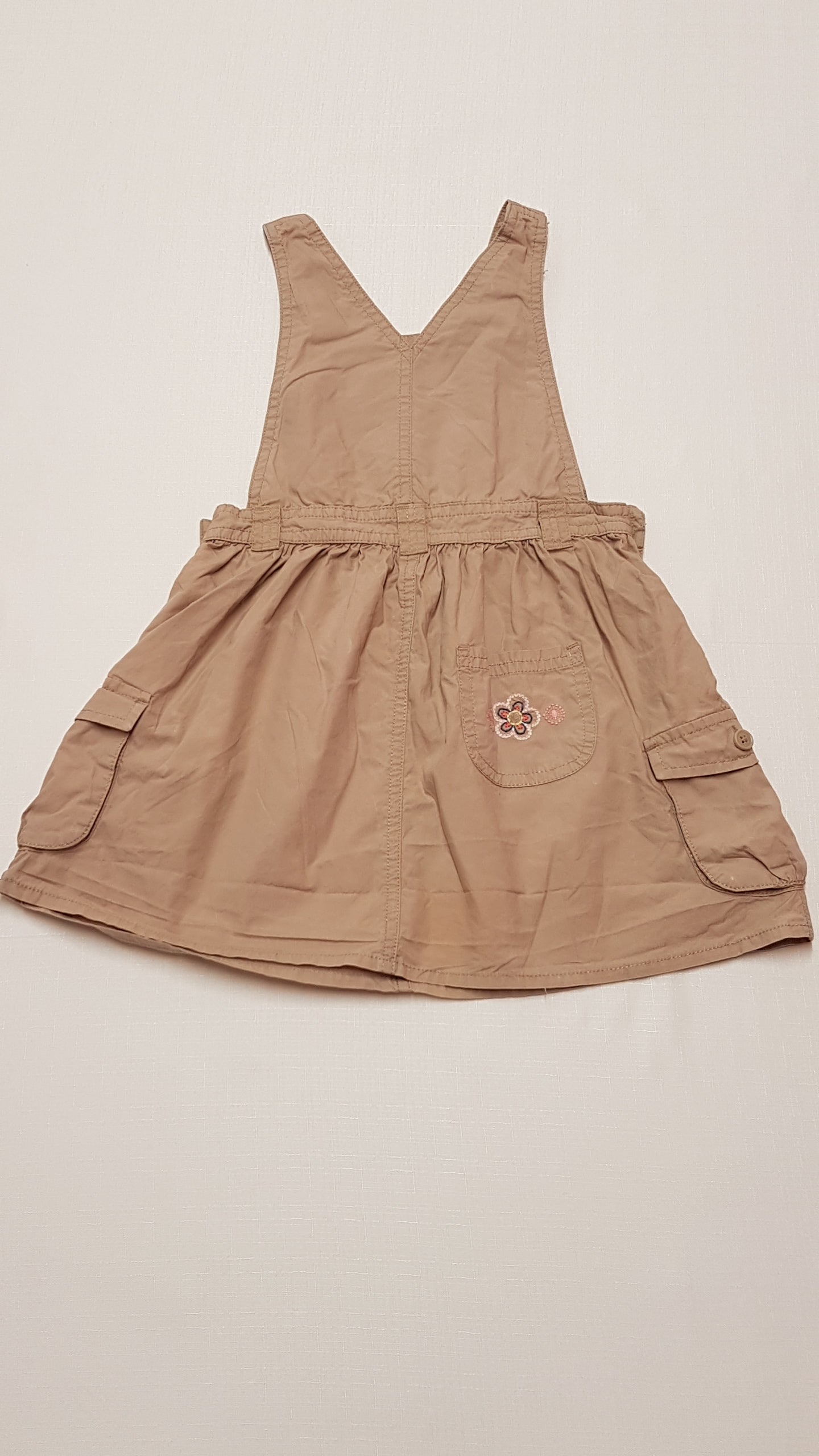 MATALAN MOGYORÓ SZÍNŰ,HÍMZETT,KANTÁROS KISLÁNY RUHA 104