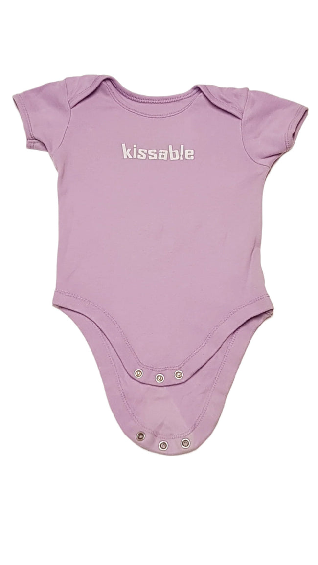 GEORGE KISSABLE FELIRATÚ KISLÁNY BODY 74 Hover Image