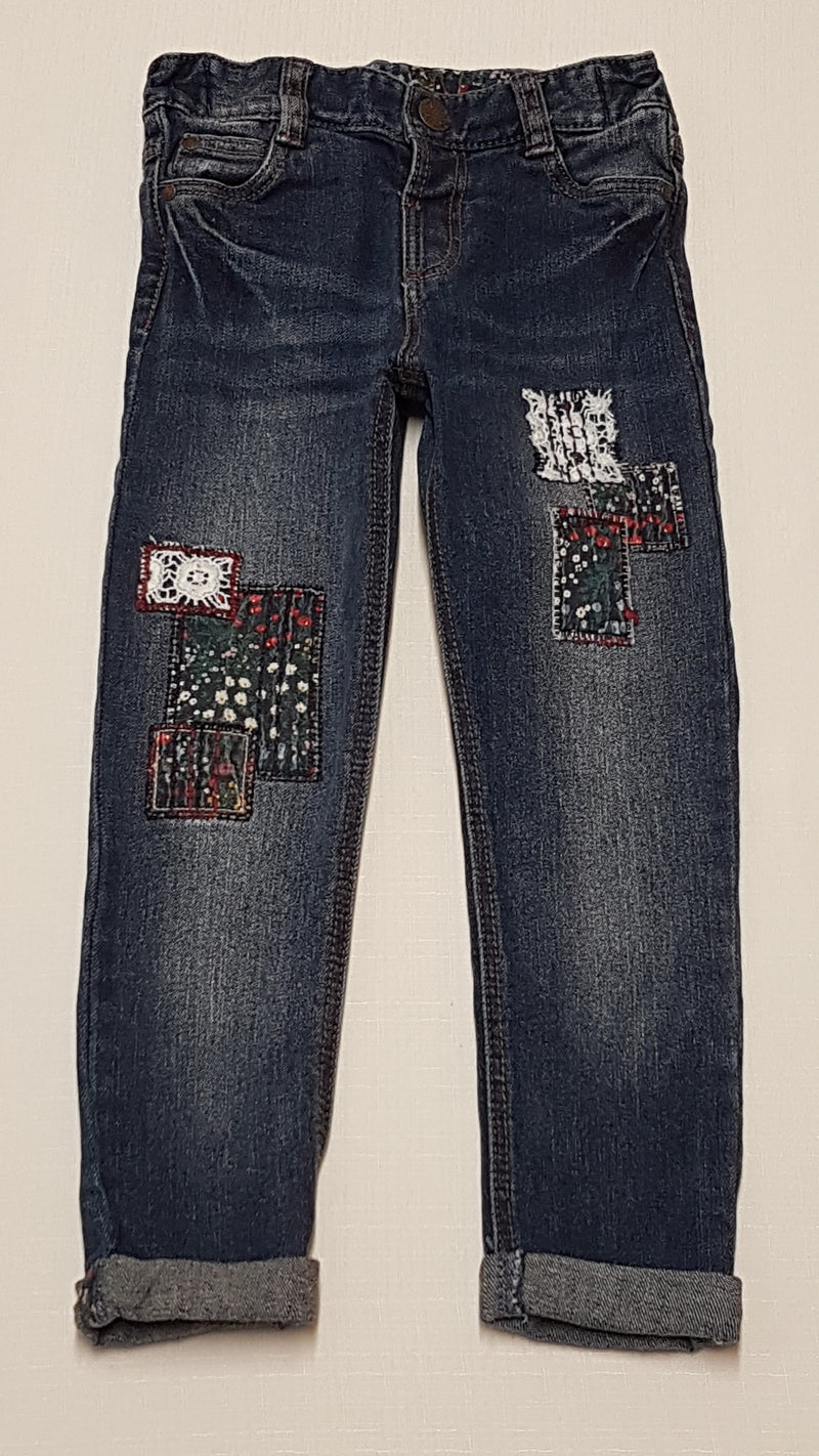 F&F KIDS TRENDI,CSAJOS KISLÁNY FARMERNADRÁG,ÁLLÍTHATÓ GUMIS DERÉKRÉSSZEL 104