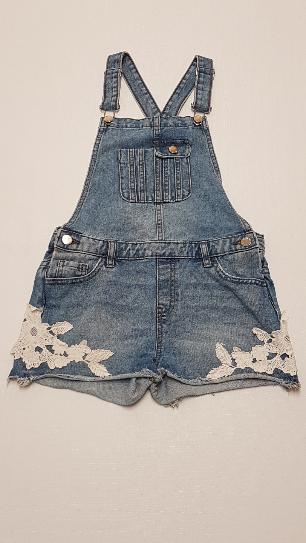 DENIM CO. KOPTATOTT,HÍMZETT,KANTÁROS KISLÁNY RÖVIDNACI 146