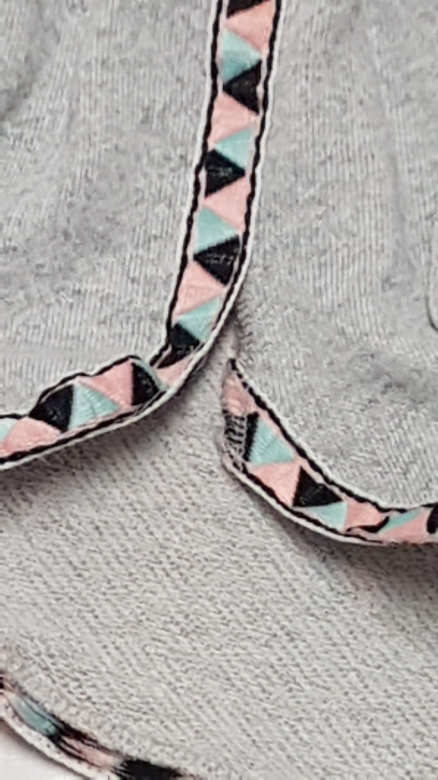 PRIMARK SZÜRKE SZÍNŰ KISLÁNY RÖVIDNADRÁG,SZÍNES SZEGŐVEL 158