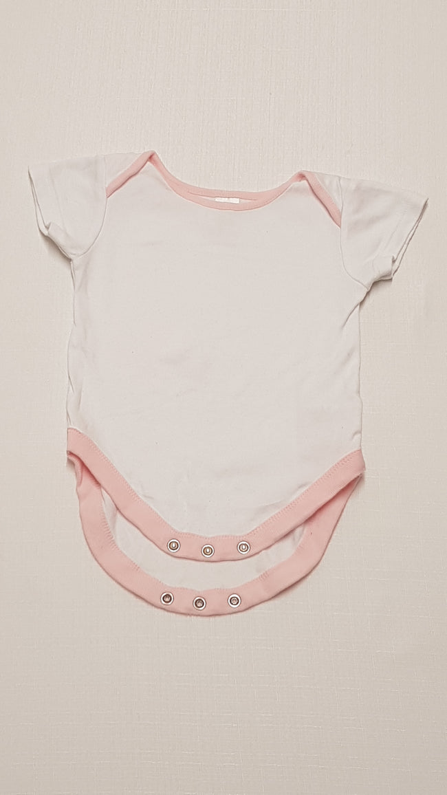 NEXT FEHÉR SZÍNŰ KISLÁNY BODY,RÓZSASZÍN SZEGŐVEL 68 Hover Image
