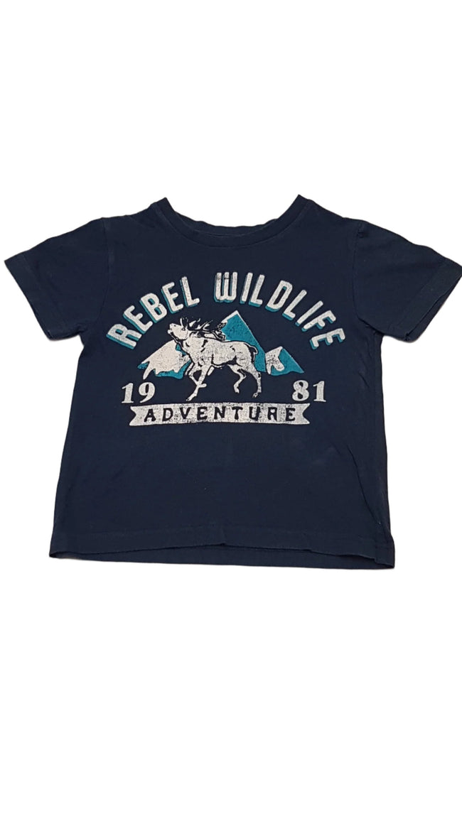 PRIMARK SÖTÉTKÉK,FELIRATOS KISFIÚ PÓLÓ 104 Hover Image