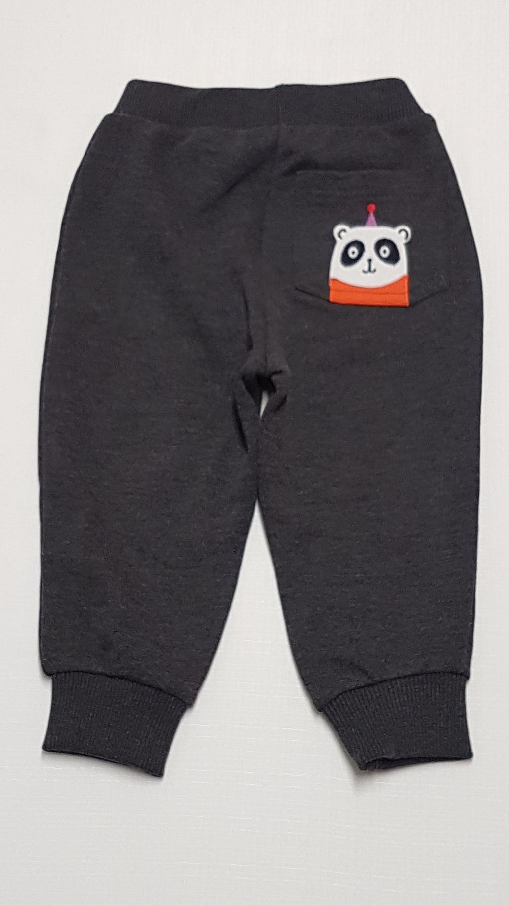 MINI CLUB SZÜRKE SZÍNŰ,HÁTUL ÁLLATFIGURÁS KISFIÚ JOGGER 86-92