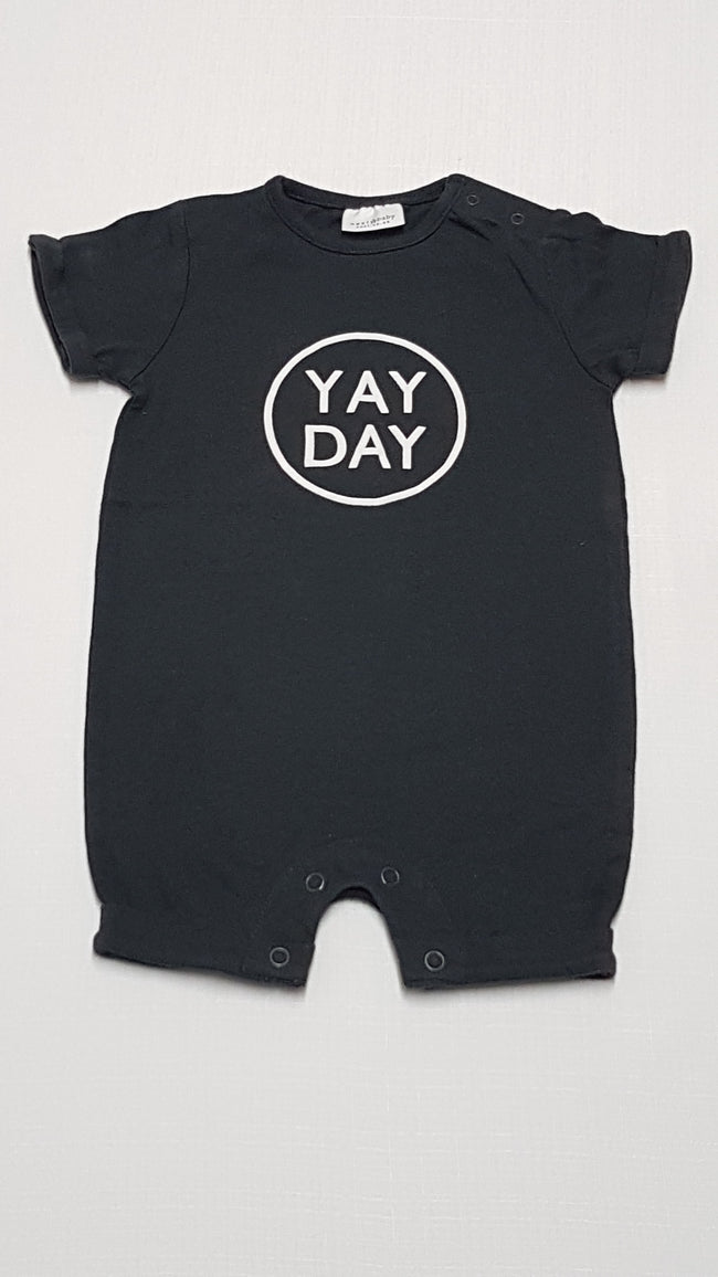 NEXT YAY DAY FELIRATÚ KISFIÚ NAPOZÓ 68 Hover Image