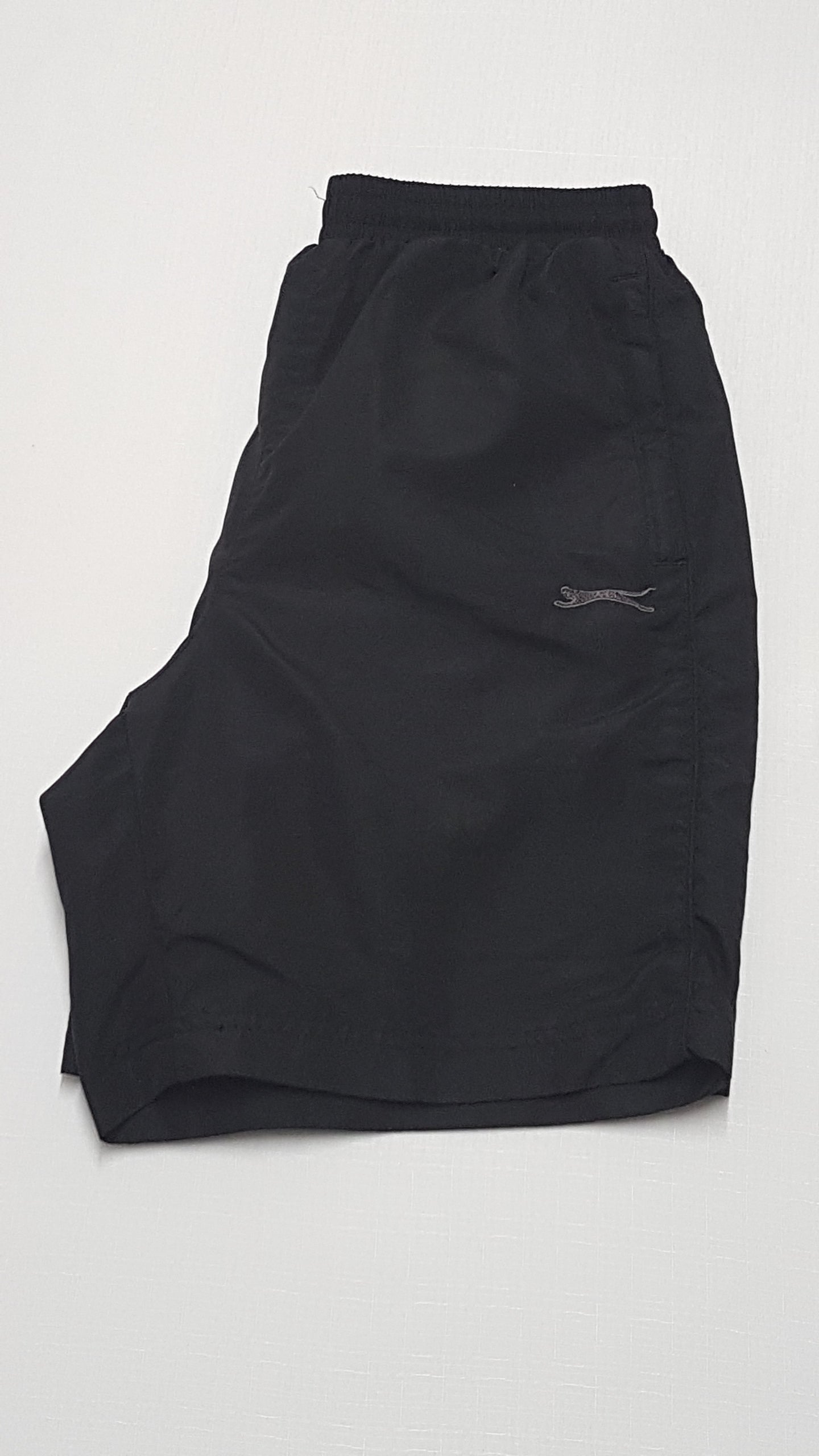 SLAZENGER HÁLÓS BELSEJŰ,FEKETE SZÍNŰ FIÚ FÜRDŐNADRÁG 152