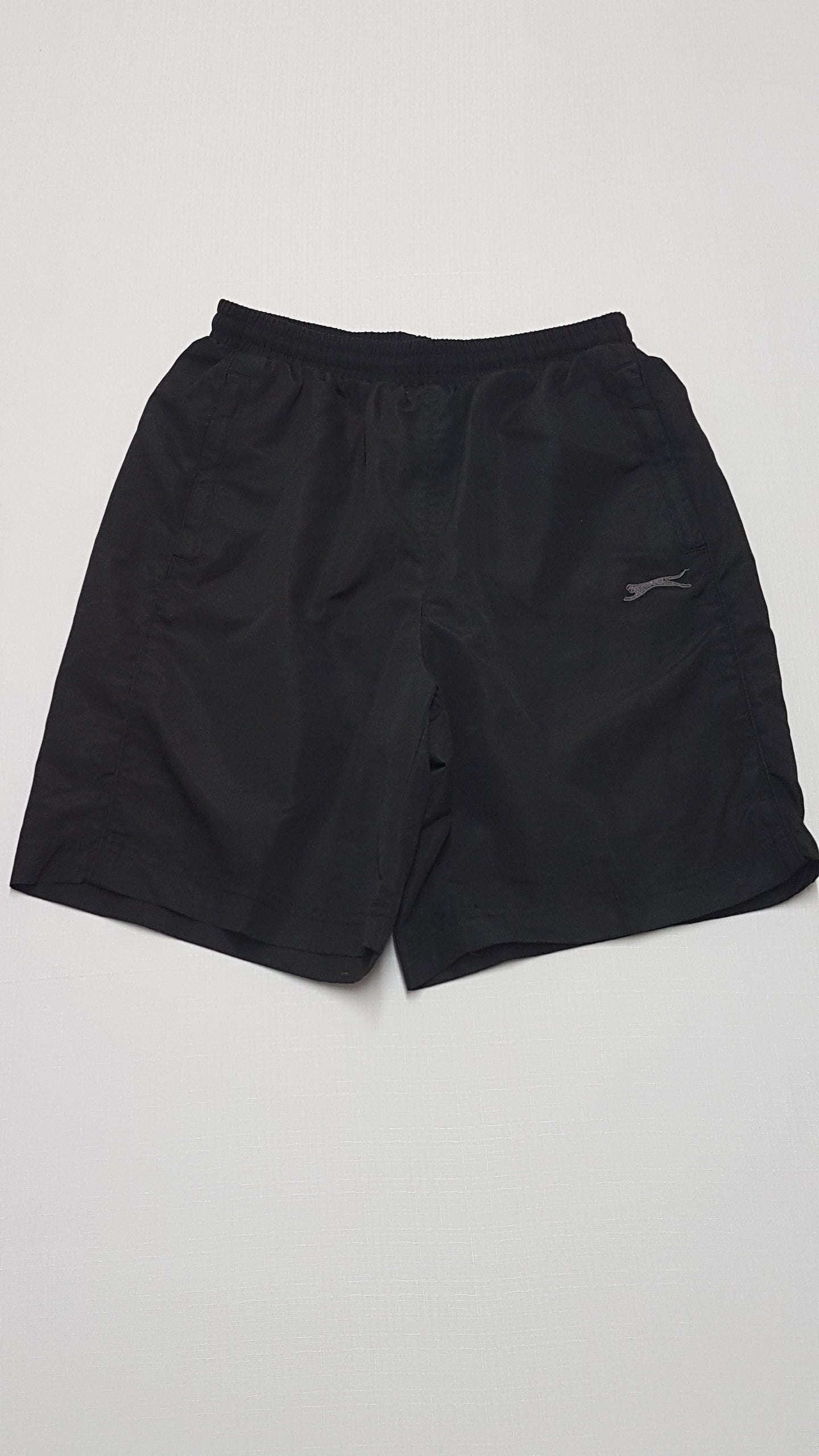 SLAZENGER HÁLÓS BELSEJŰ,FEKETE SZÍNŰ FIÚ FÜRDŐNADRÁG 152